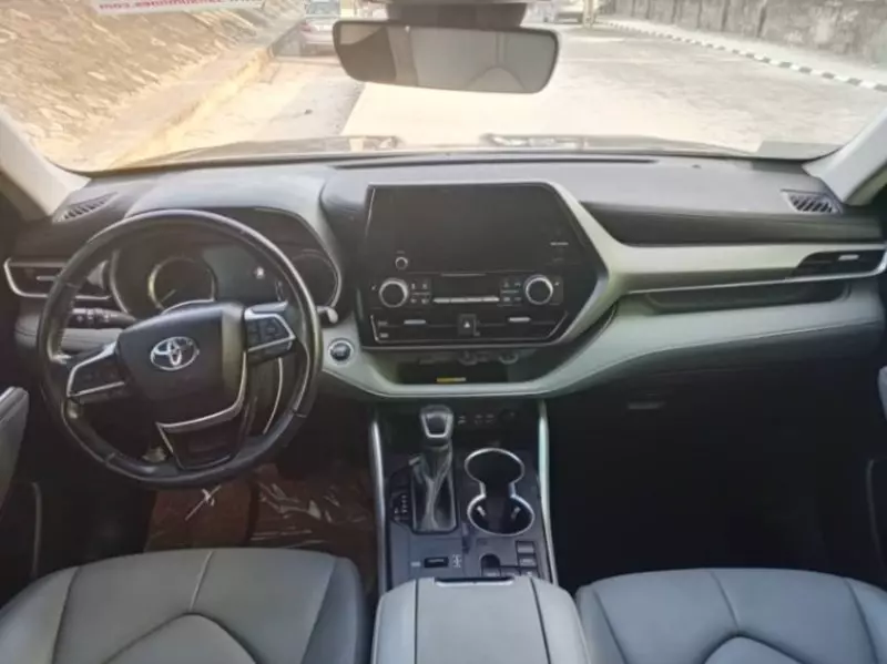 Toyota Highlander   - 2023