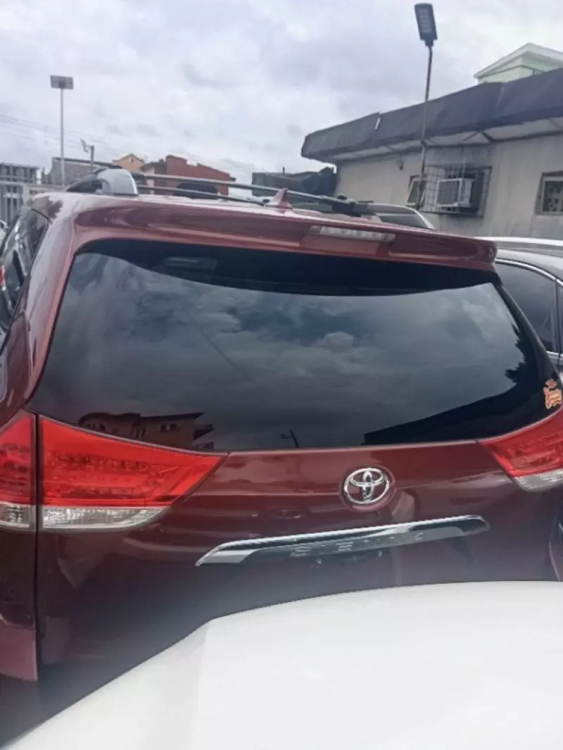 TOYOTA Sienna - 2014
