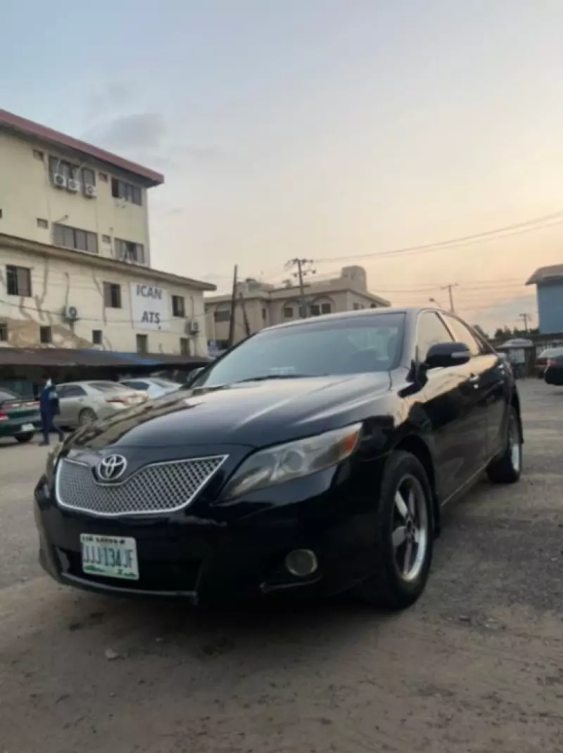 Toyota Camry   - 2011