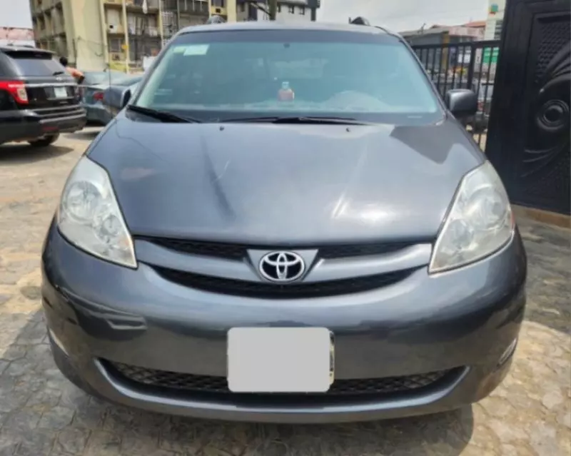 Toyota Sienna   - 2009