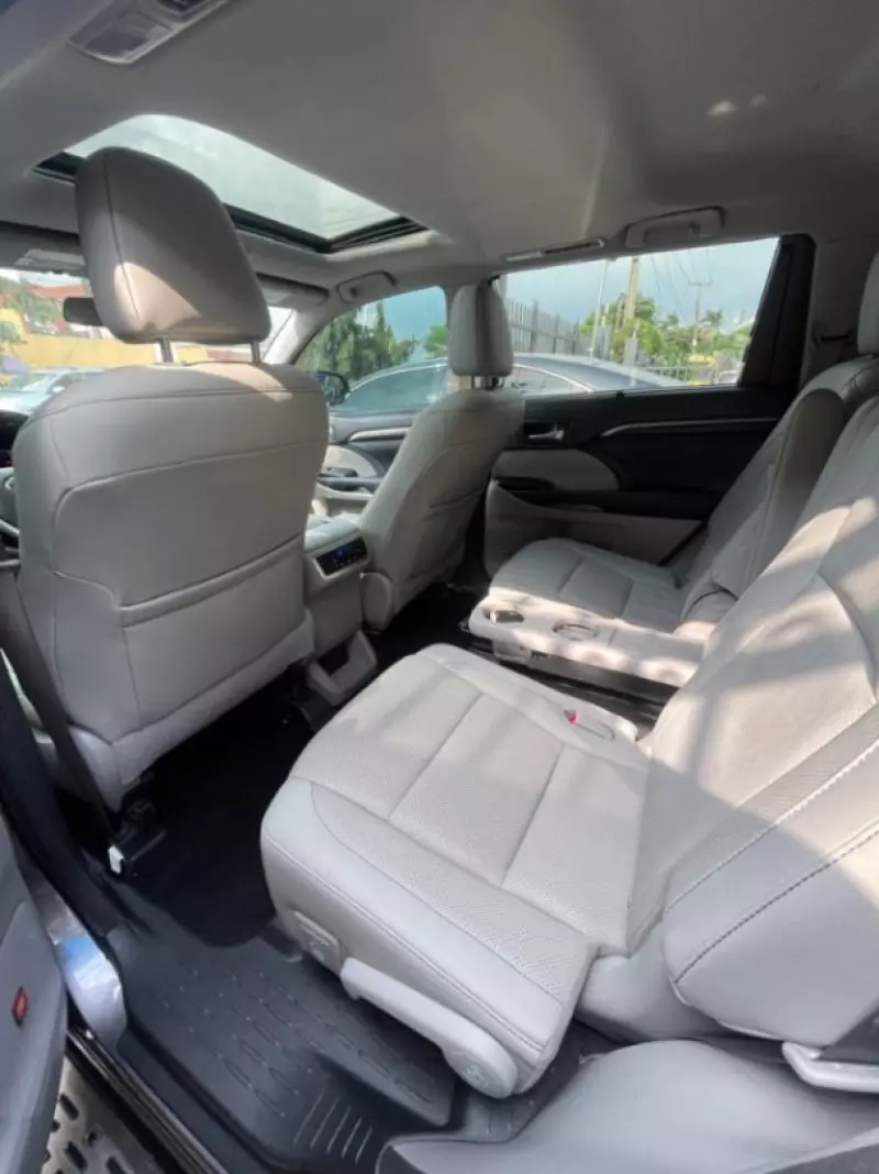 TOYOTA Highlander   - 2016