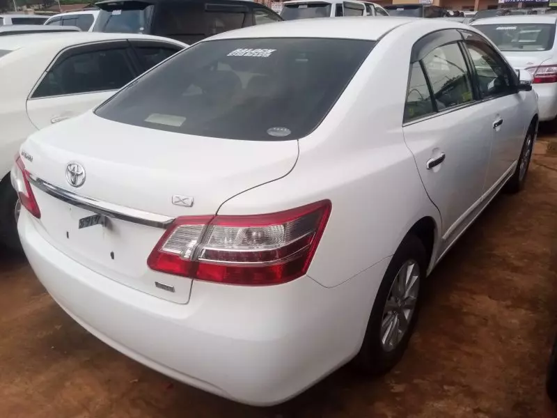 Toyota Premio    - 2016