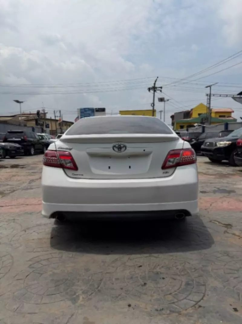TOYOTA Camry - 2010