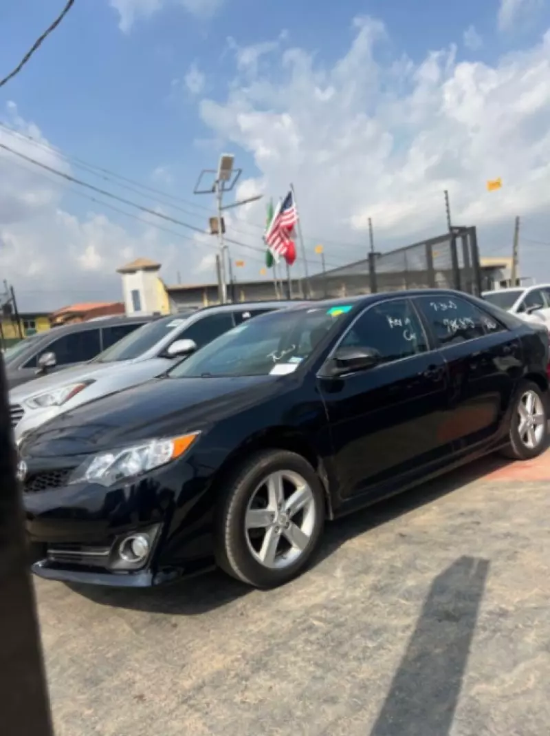 Toyota Camry   - 2014