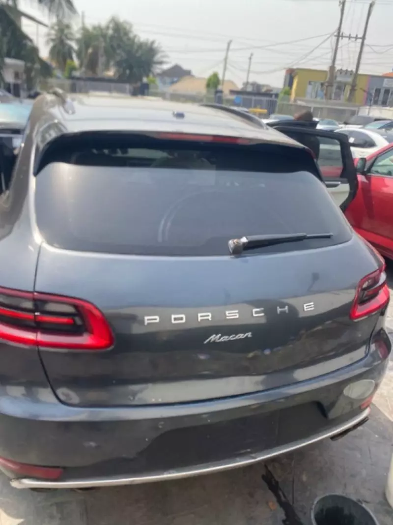 PORSCHE Macan   - 2016