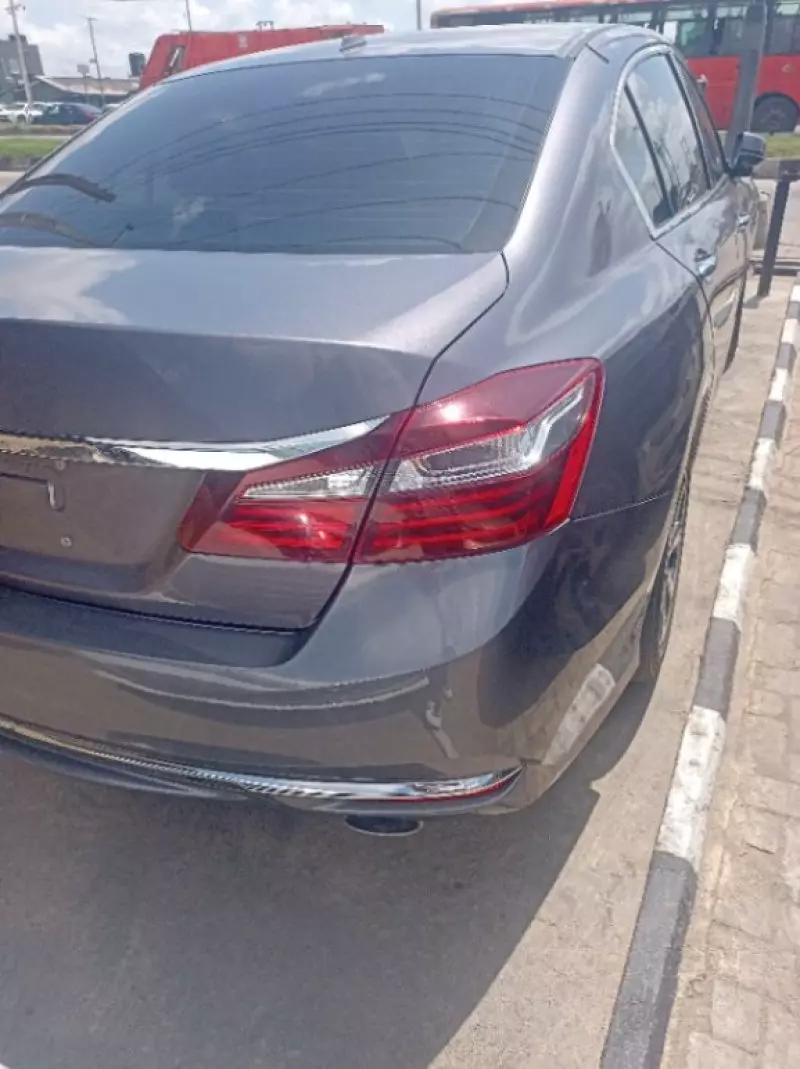 Honda Accord   - 2016