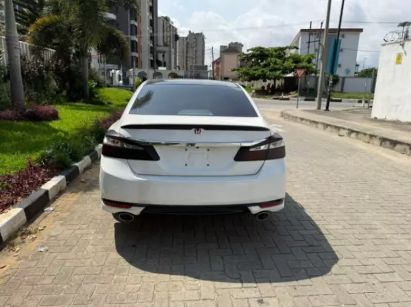 Honda Accord   - 2016