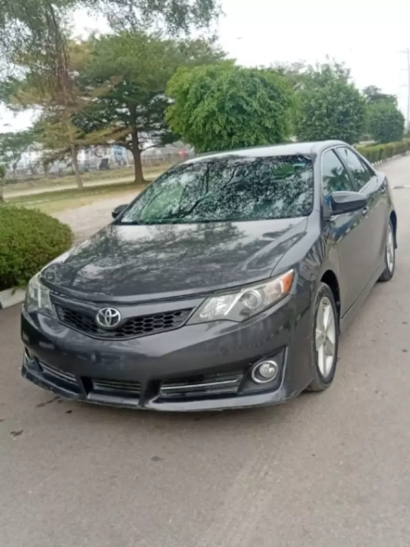 Toyota Camry   - 2012
