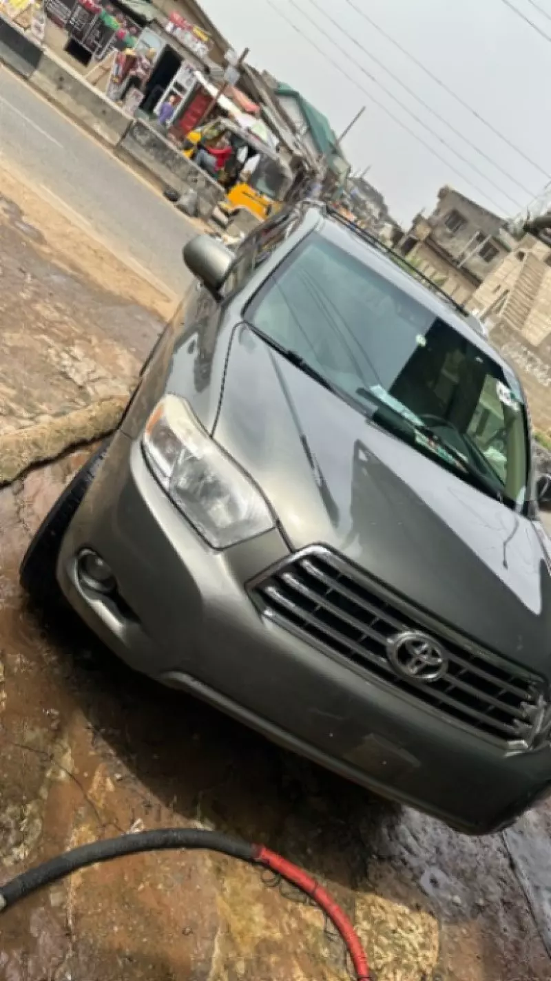 Toyota Highlander   - 2010