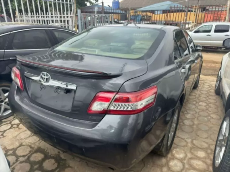 Toyota Camry   - 2011