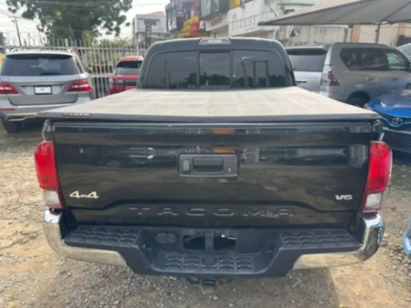 Toyota Tacoma   - 2018