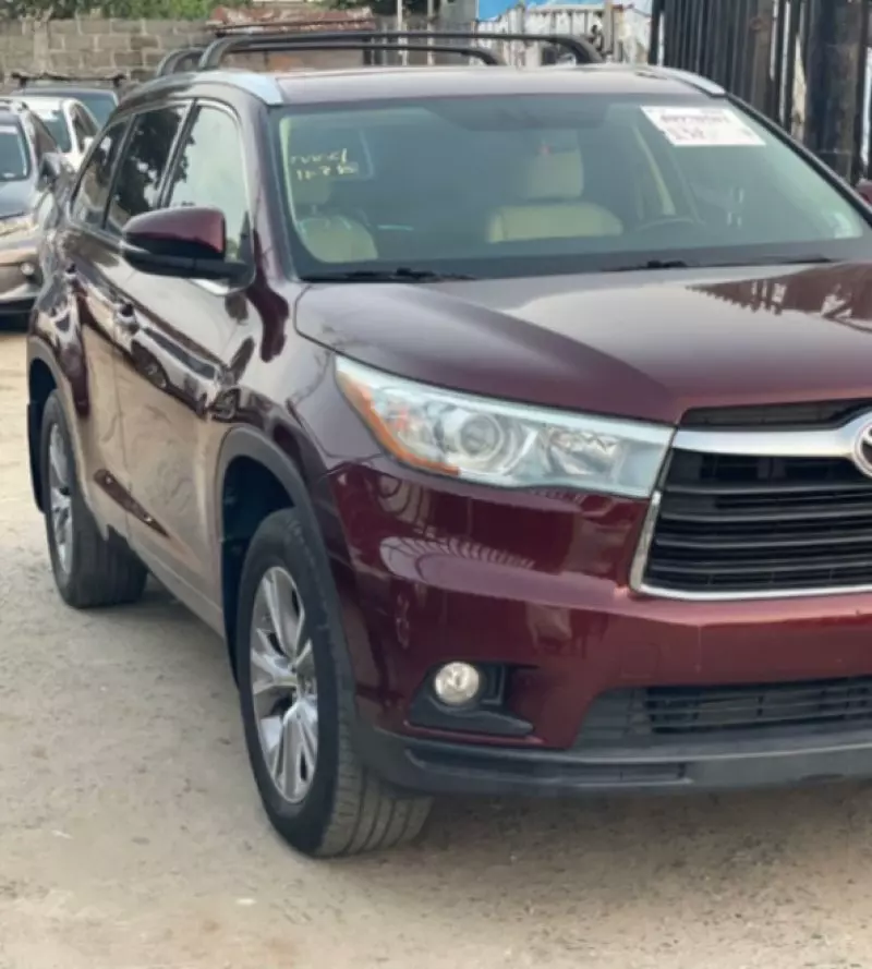 Toyota Highlander   - 2016