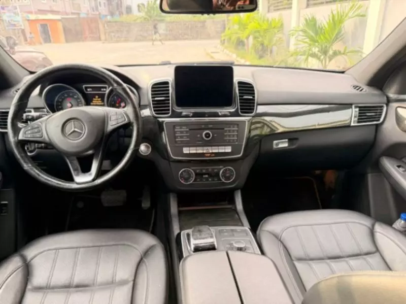 Mercedes-Benz GLE-Class   - 2018