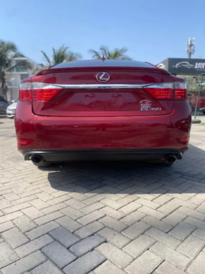 Lexus ES   - 2010