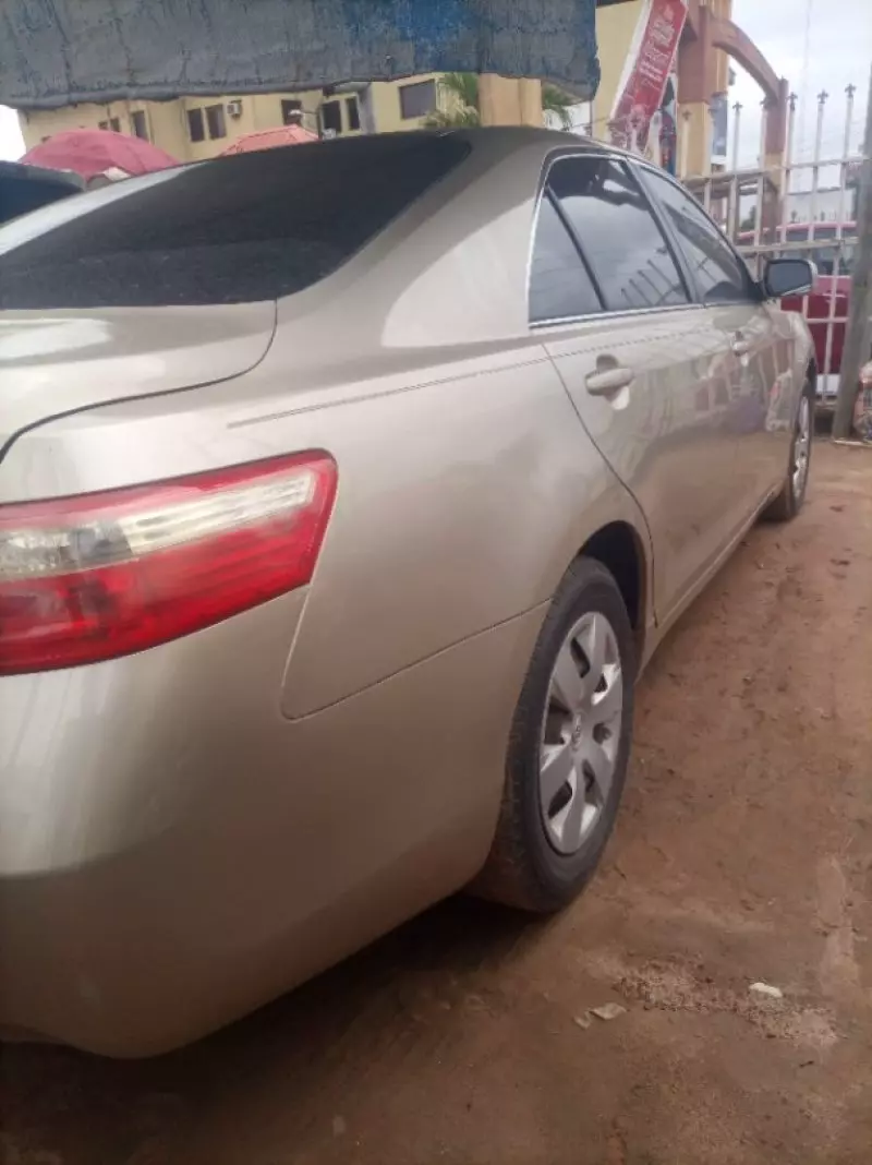 Toyota Camry   - 2009