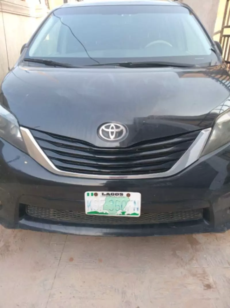 TOYOTA Sienna   - 2012