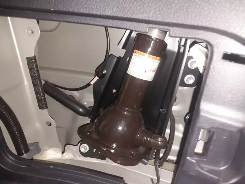 TOYOTA Landcruiser  V8   - 2017