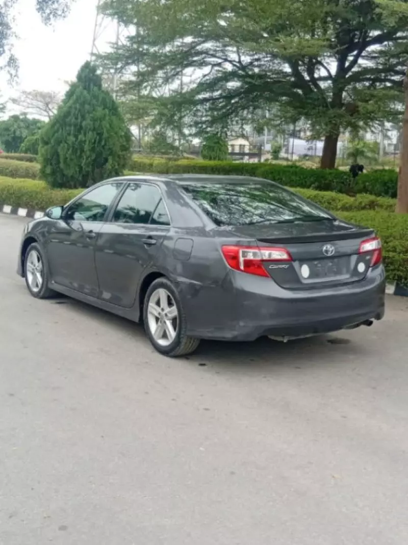 Toyota Camry   - 2012
