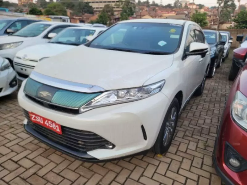 Toyota Harrier   - 2017