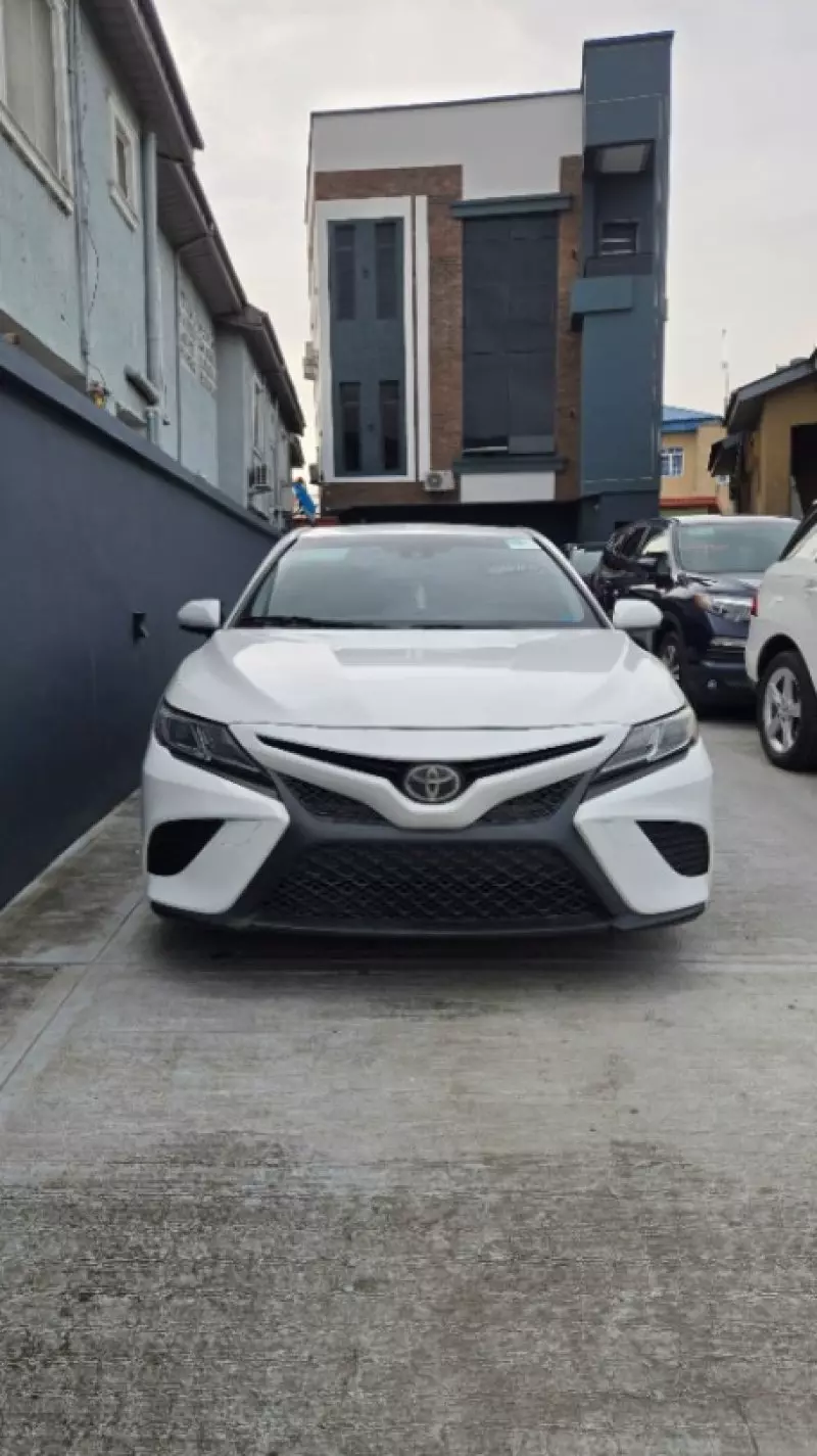 Toyota Camry   - 2018