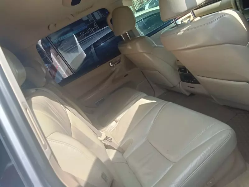 Lexus LX   - 2011