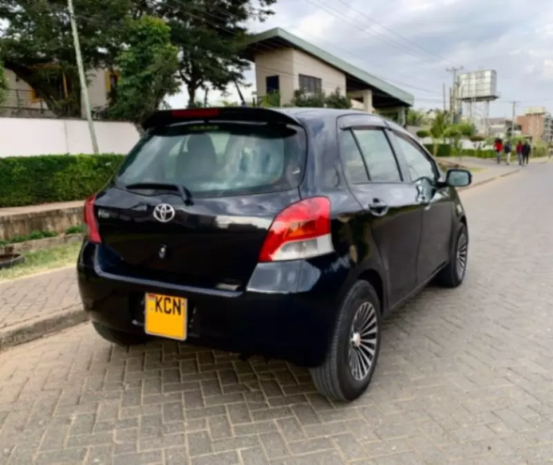 TOYOTA Vitz   - 2010