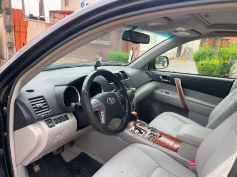 TOYOTA Highlander - 2010