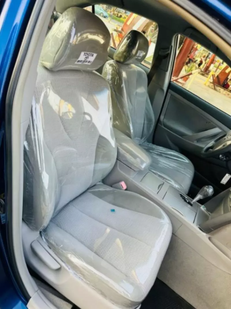 Toyota Camry   - 2010