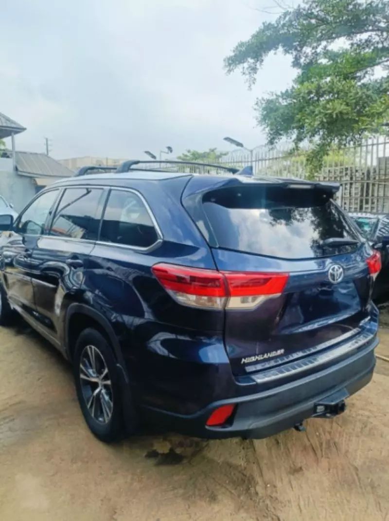 Toyota Highlander   - 2016