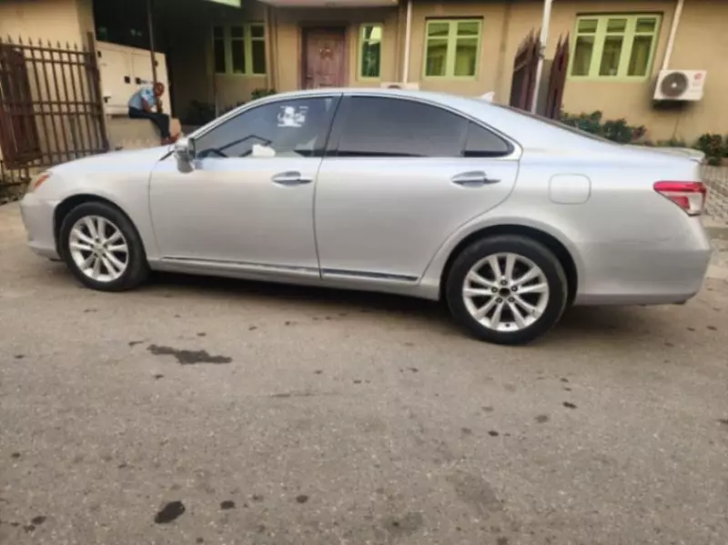 Lexus ES 350   - 2010