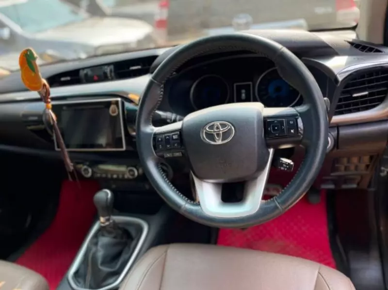 TOYOTA Hilux   - 2015