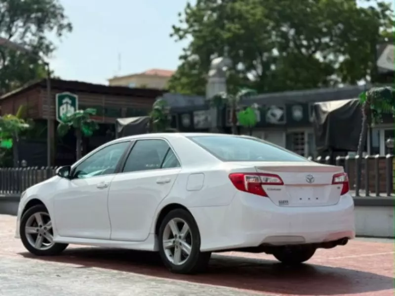 Toyota Camry   - 2013