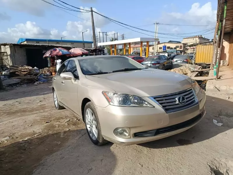 Lexus ES   - 2011
