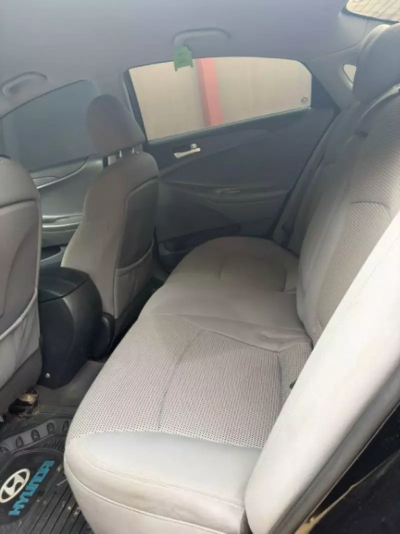 Hyundai Sonata - 2012