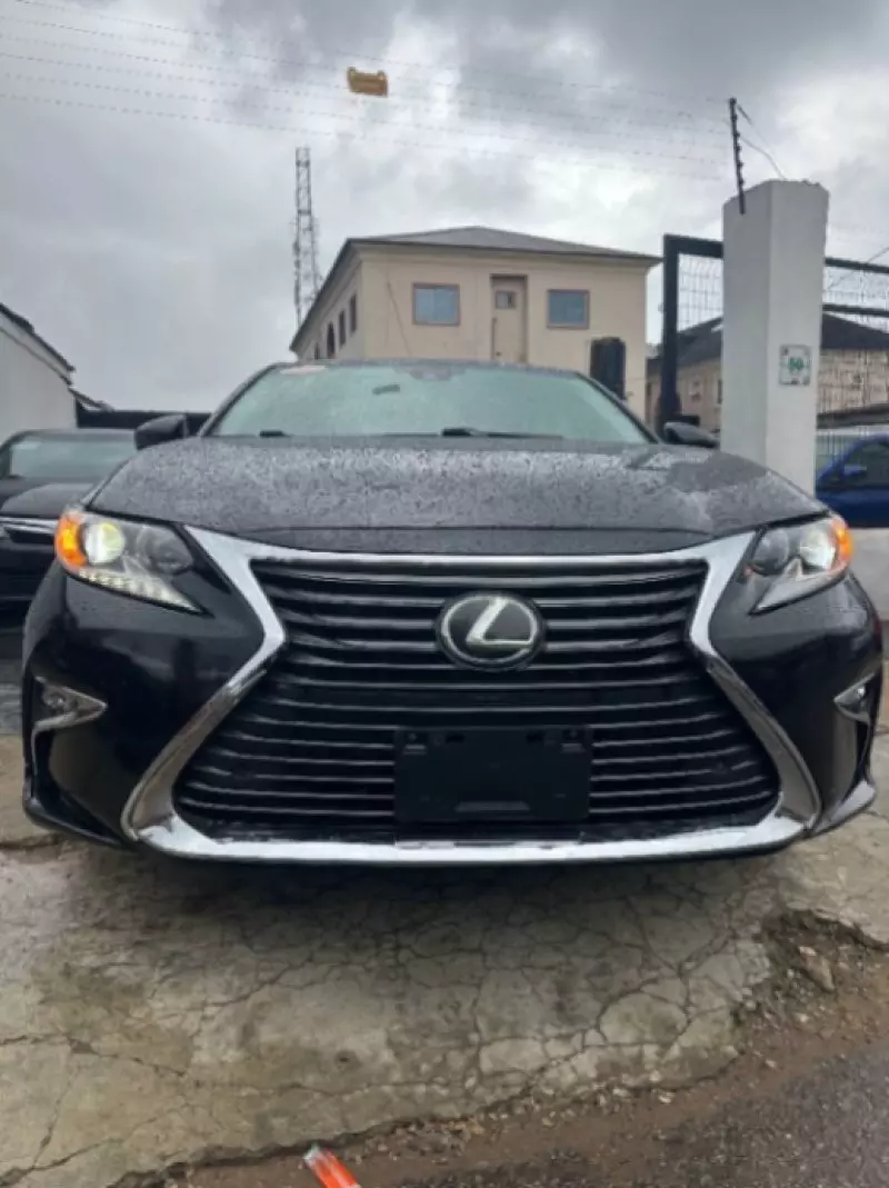 Lexus ES   - 2018