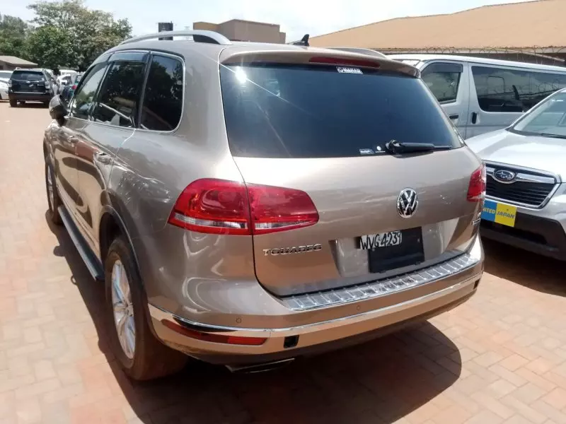 Volkswagen Touareg   - 2012