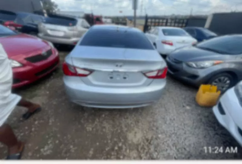 Hyundai Sonata   - 2011
