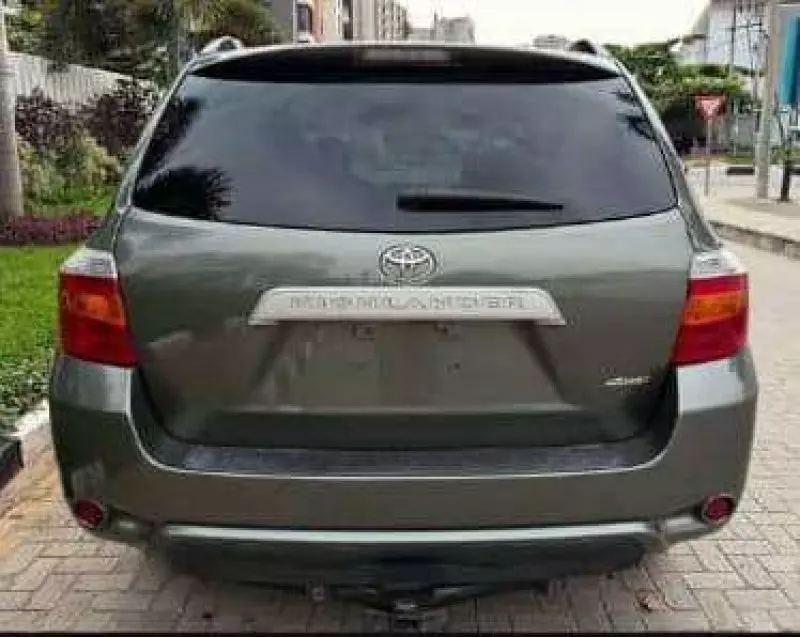 Toyota Highlander   - 2010