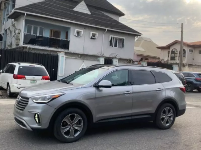 Hyundai Santa Fe   - 2017
