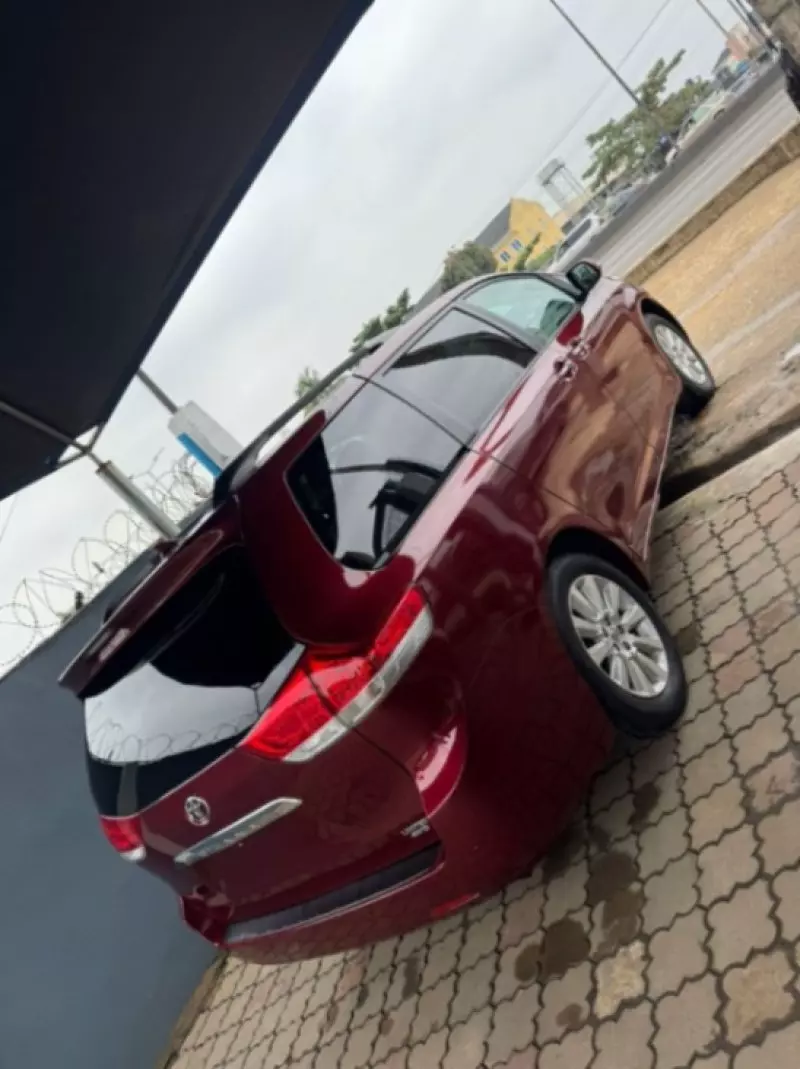 TOYOTA Sienna - 2014