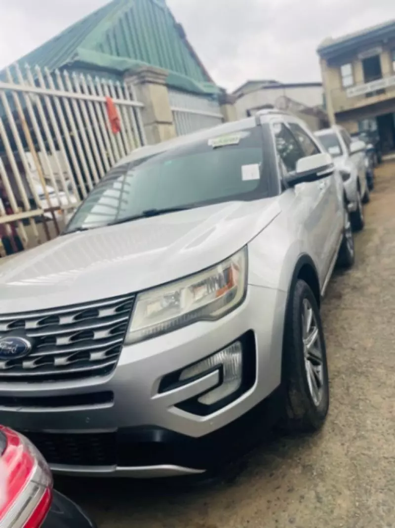 Ford Explorer   - 2016