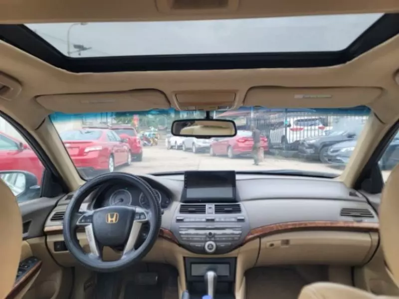 Honda Accord   - 2010