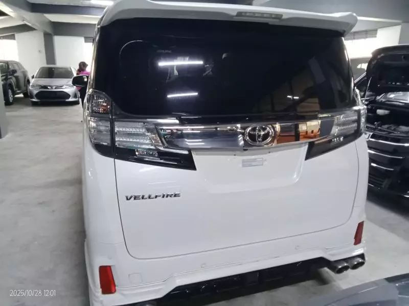Toyota Vellfire    - 2017