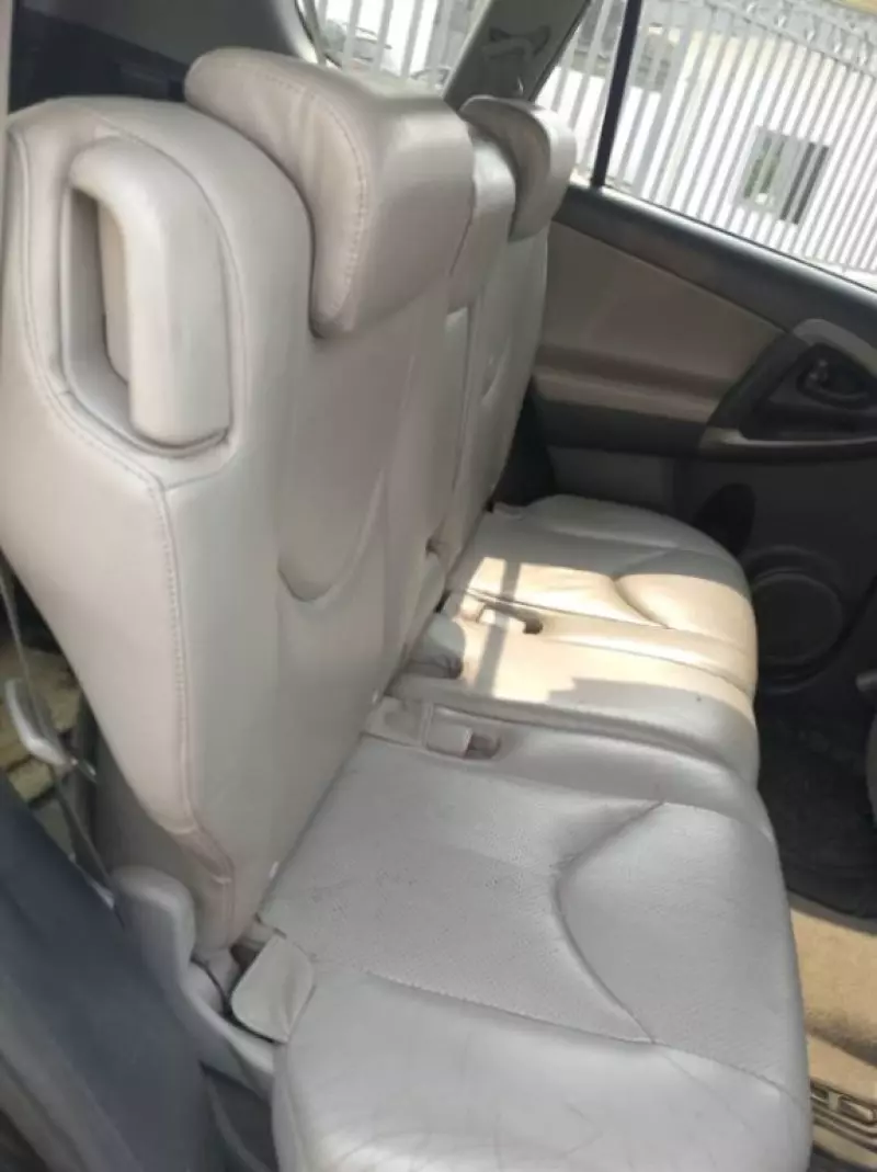 Toyota RAV 4   - 2010