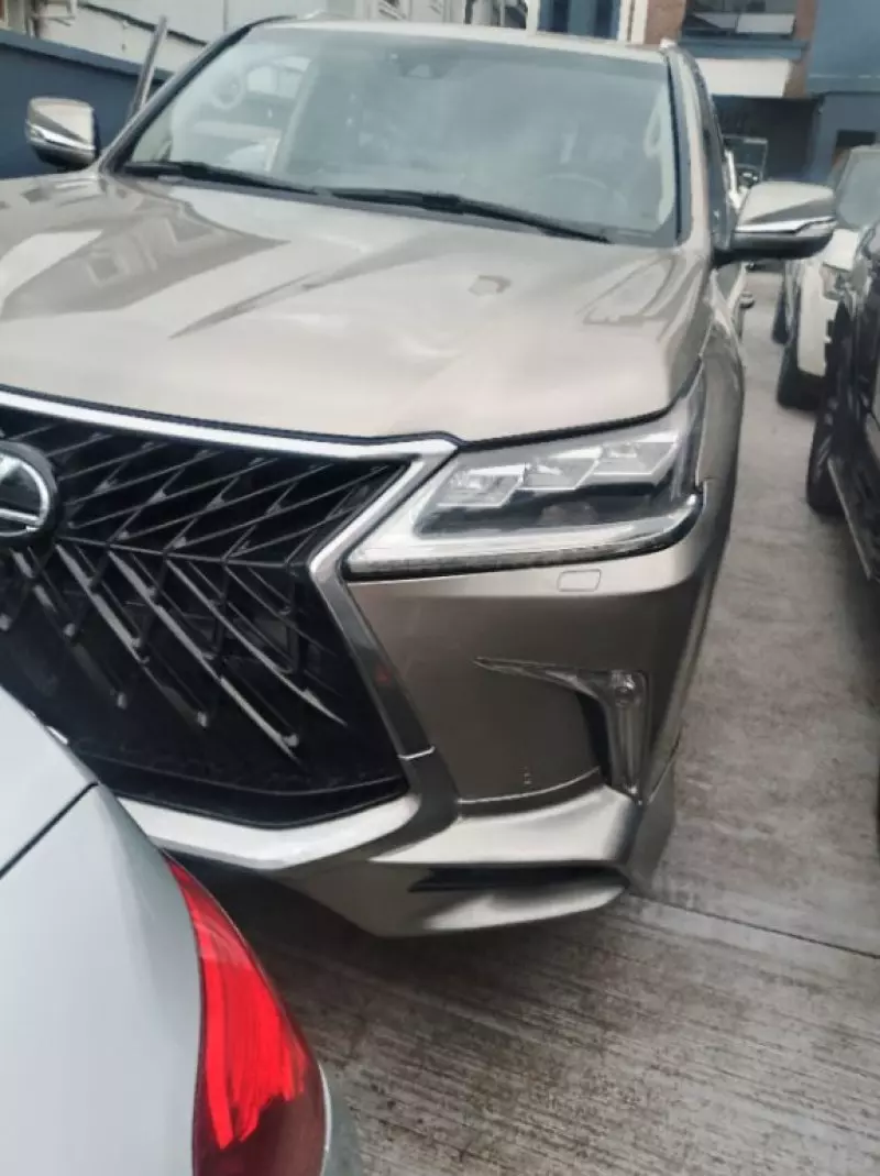 Lexus LX 570   - 2018