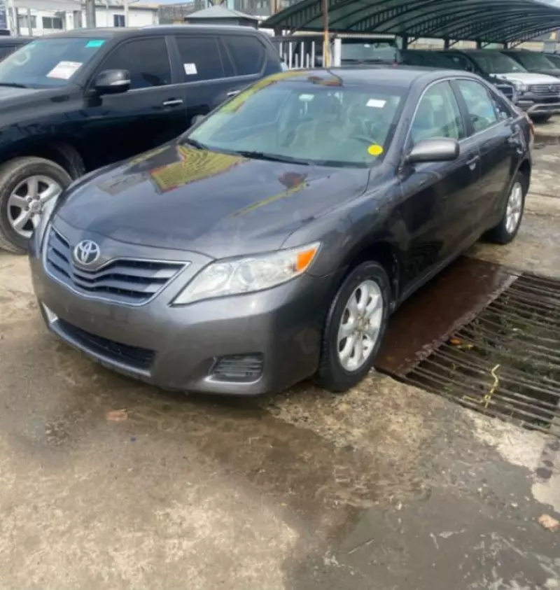 TOYOTA Camry   - 2010