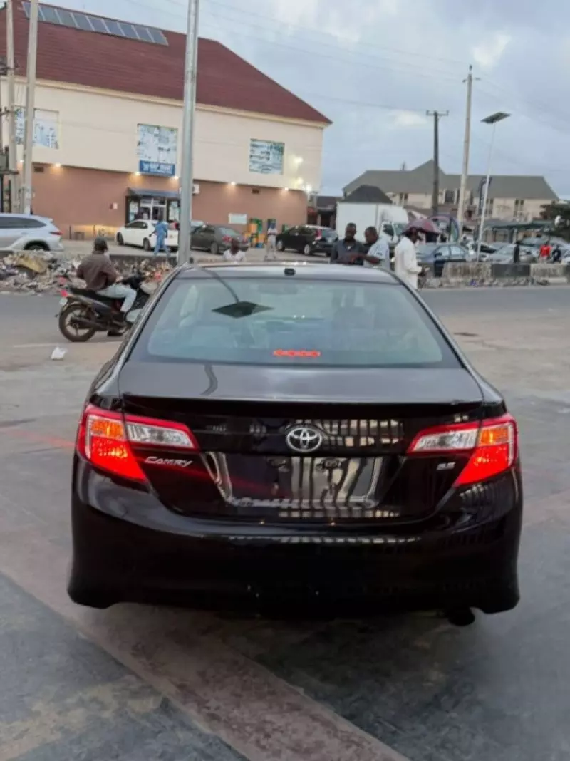 TOYOTA Camry - 2012