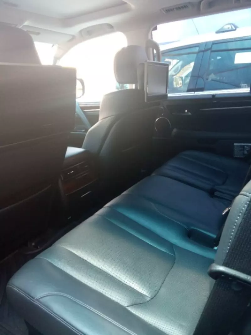 Lexus LX 570   - 2017