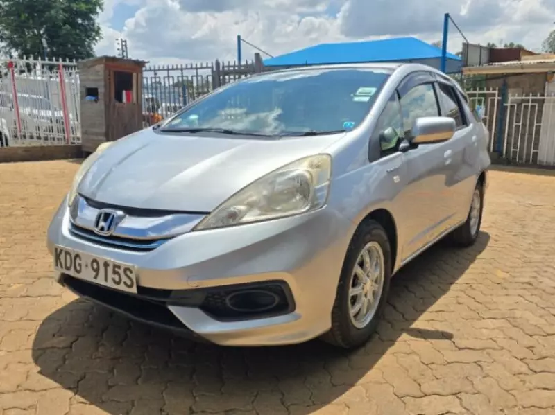 Honda Fit shuttle    - 2014