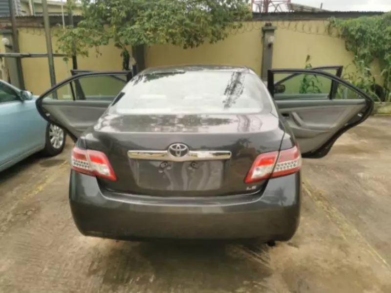 Toyota Camry   - 2011